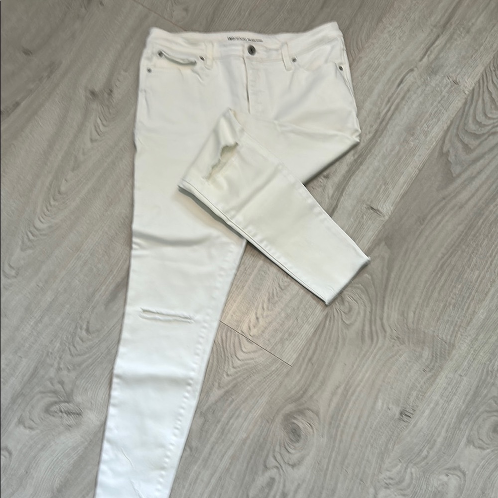INC Demin.  Women's White Distressed Jeans Mid Rise Skinny.  Size 12